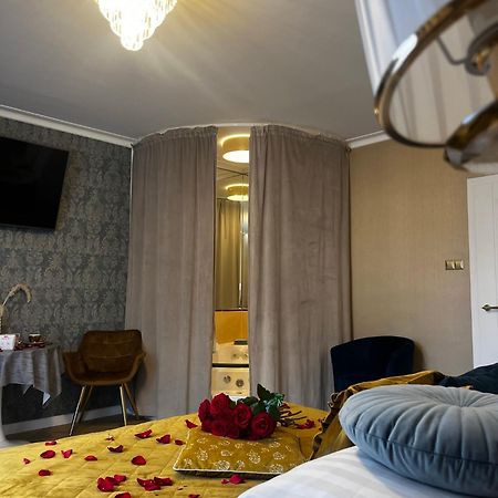 Gold Apartments Jacuzzi Room Ζεστοκόβα Δωμάτιο φωτογραφία