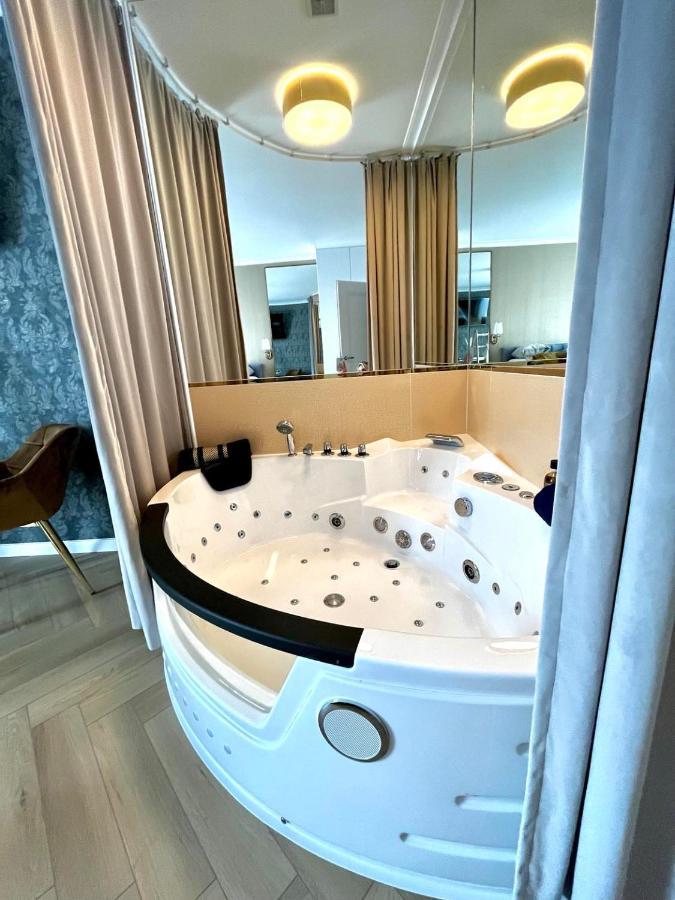 Gold Apartments Jacuzzi Room Ζεστοκόβα Εξωτερικό φωτογραφία