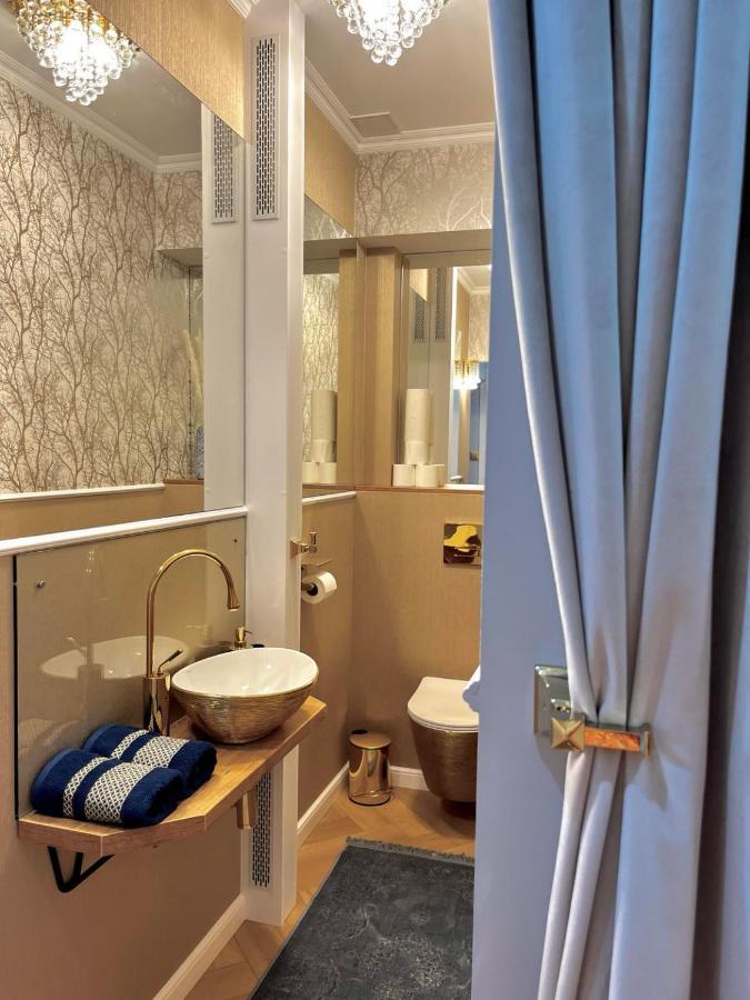 Gold Apartments Jacuzzi Room Ζεστοκόβα Εξωτερικό φωτογραφία